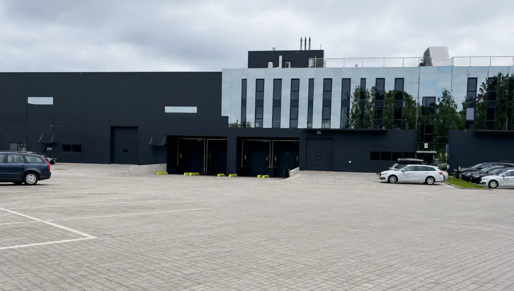 IP kameras uzņēmuma noliktavā